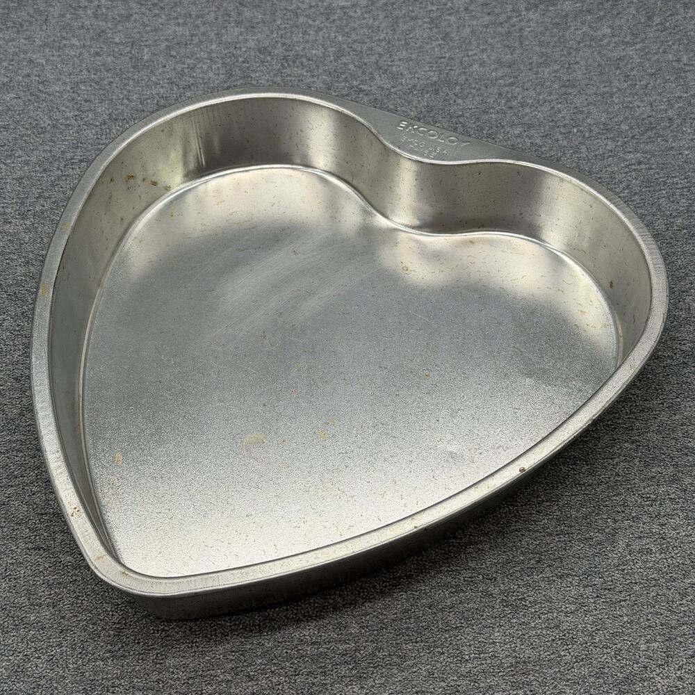 Vintage Ekco Ekcoloy Heart Shaped Cake Pan T-165 Valentine Baking Mold 9" USA